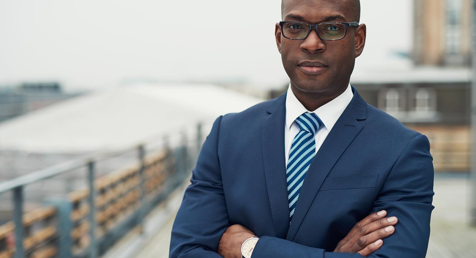 confident black business man pwqr35y